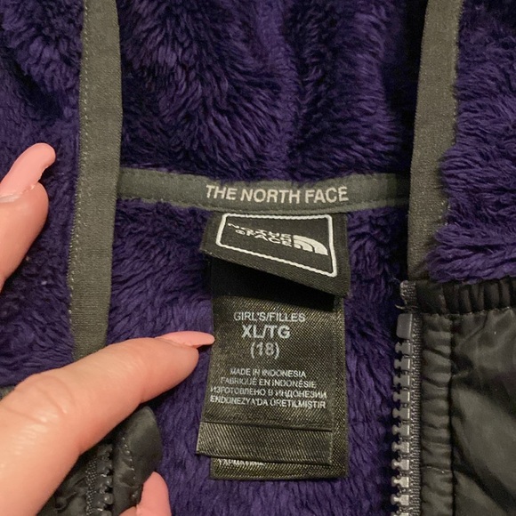 THE NORTH FACE | Purple Fuzzy Jacket - Picture 4 of 5